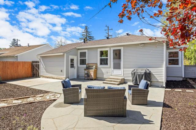 3755 Bay Road, Menlo Park CA: https://media.crmls.org/mediaz/728fc79c-f920-4763-87ff-5841c2311c28.jpg