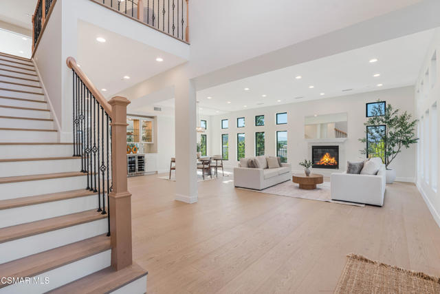 252 Capri Drive, Simi Valley CA: https://media.crmls.org/mediaz/728fcf4e-86e5-487e-96e4-efe346ad88f3.jpg
