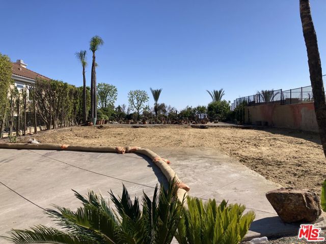 16814 Calle Bellevista, Pacific Palisades CA: https://media.crmls.org/mediaz/728ffc8c-e1b9-4698-8d88-a216947bf7a3.jpg