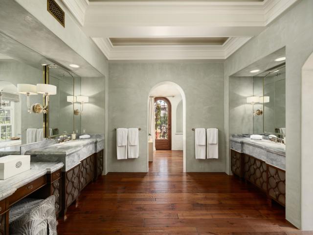 7757 Whitefield Pl, La Jolla CA: https://media.crmls.org/mediaz/7290d0f9-3dc5-43cf-8644-f075994c337f.jpg