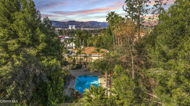 5200 Premiere Hills Circle, Woodland Hills CA: https://media.crmls.org/mediaz/7290e3eb-15a2-4d20-95cf-9405aedae893.jpg