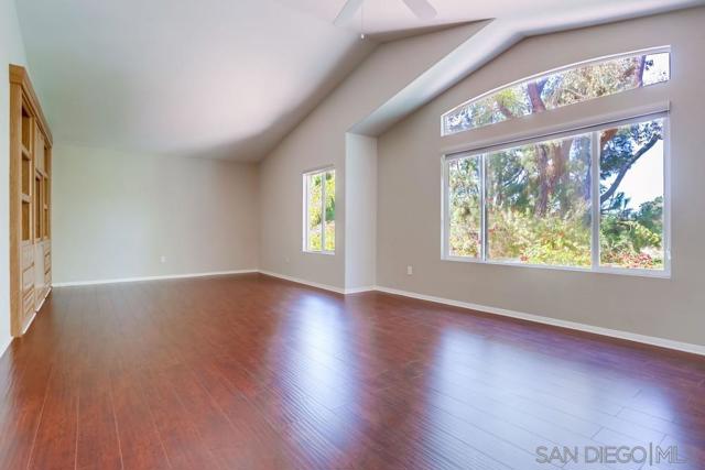 5423 Foxtail Loop, Carlsbad CA: https://media.crmls.org/mediaz/7290f548-0c94-4656-a2c5-e02c808cd55b.jpg