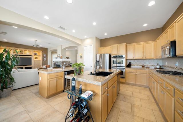 60590 Lace Leaf Court, La Quinta CA: https://media.crmls.org/mediaz/729107d9-1be3-4797-89e2-f3f28ad77f14.jpg