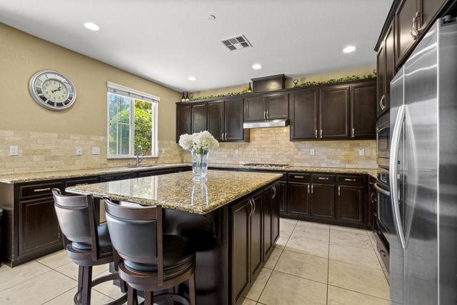 1420 Cielo Vista Lane, Gilroy CA: https://media.crmls.org/mediaz/729108ca-0380-4540-ac80-5d40f11608cd.jpg
