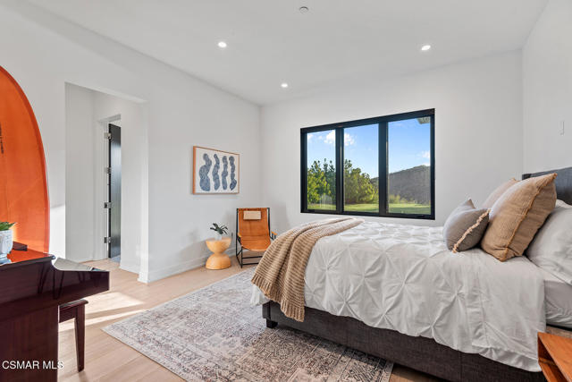 2111 High Knoll Circle, Thousand Oaks CA: https://media.crmls.org/mediaz/72910fcd-ea53-4e09-a481-f96c409353f9.jpg