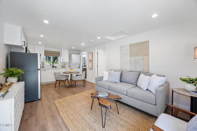 975 N Mentor Avenue, Pasadena CA: https://media.crmls.org/mediaz/729126e4-1a3a-4b62-b769-271bf598e776.jpg