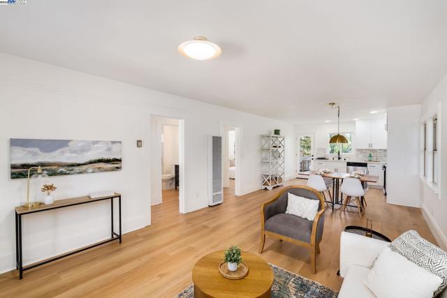 5731 Hermann St, Oakland CA: https://media.crmls.org/mediaz/72914a26-4f3c-4a66-9d4e-843aa8be4220.jpg