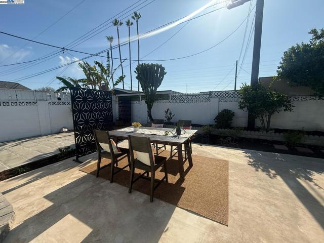 16871 Ross Lane, Huntington Beach CA: https://media.crmls.org/mediaz/729152ea-ce40-45a9-860a-4f01e5a81939.jpg