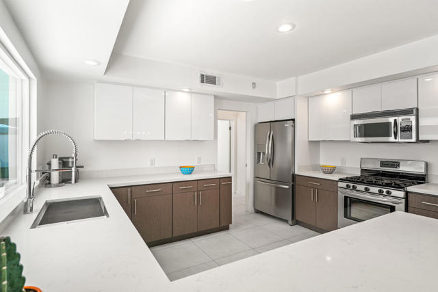 1175 E San Lucas Road, Palm Springs CA: https://media.crmls.org/mediaz/7291cded-3dcf-4cd3-ae51-717a8ce2c249.jpg