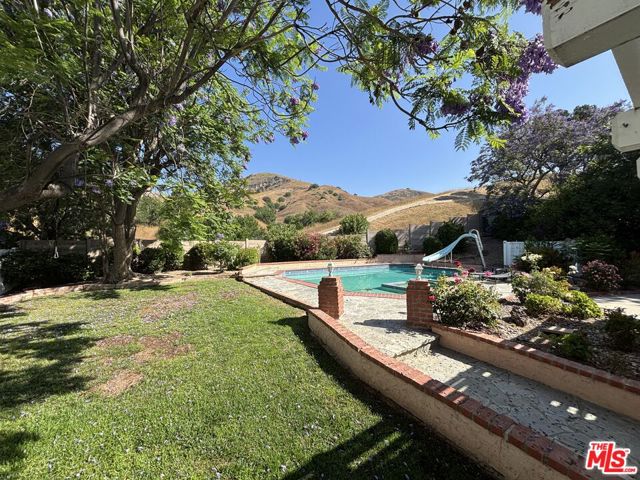 19021 Kilfinan Street, Porter Ranch CA: https://media.crmls.org/mediaz/729203a2-28b1-49e2-884e-aed4909c95de.jpg
