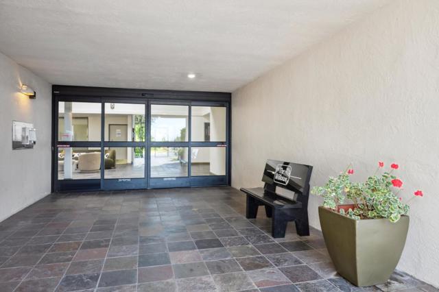 2101 Shoreline Drive, Alameda CA: https://media.crmls.org/mediaz/729207fd-be33-47ea-bf93-f5596bca8c23.jpg