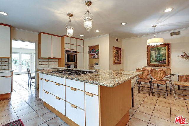 322 N June Street, Los Angeles CA: https://media.crmls.org/mediaz/72920eeb-b9e9-45f4-b238-0d39c8db69c9.jpg