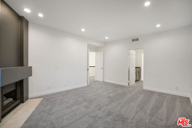 11636 Montana Avenue, Los Angeles CA: https://media.crmls.org/mediaz/72922869-ff6b-4c0d-9d41-678accb7502e.jpg