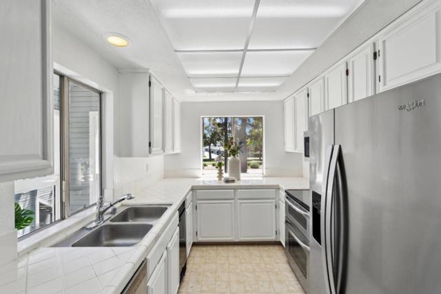 820 Boardwalk Place, Redwood City CA: https://media.crmls.org/mediaz/72923b28-0f60-435d-b3f2-13162fee8245.jpg