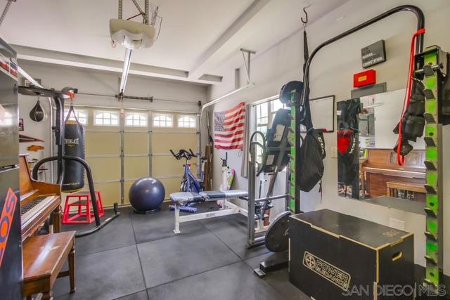 210 Frances Dr, El Cajon CA: https://media.crmls.org/mediaz/7292ceb4-b0ee-4e35-9ad7-2de3a6ca8110.jpg