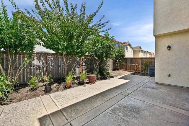 2466 Buzz Aldrin Way, Sacramento CA: https://media.crmls.org/mediaz/7292d563-8824-46a7-bb1c-df309ced3d89.jpg