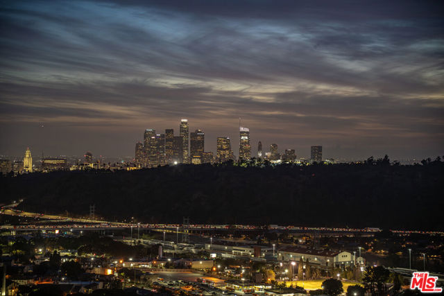812 W Avenue 37, Los Angeles CA: https://media.crmls.org/mediaz/7292d5ca-562e-4a99-a000-3e59078b99d7.jpg