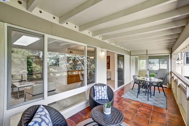 2841 Ptarmigan Dr, Walnut Creek CA: https://media.crmls.org/mediaz/7292e46a-5495-48af-9792-8941a304cc29.jpg