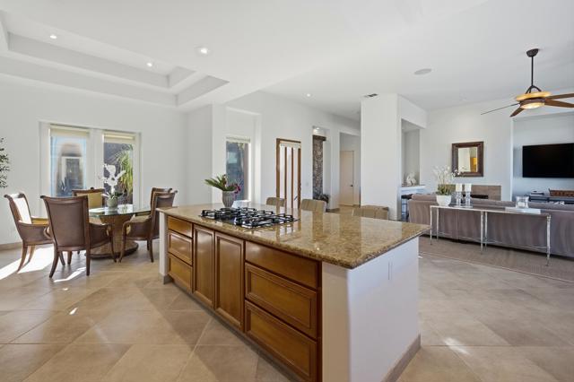 261 Loch Lomond Road, Rancho Mirage CA: https://media.crmls.org/mediaz/7292f8cb-af56-4816-95af-28eaf4a95903.jpg