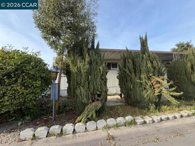 28227 Murcia St, Hayward CA: https://media.crmls.org/mediaz/7294e7b8-05e3-4035-9953-0cb1597265cc.jpg