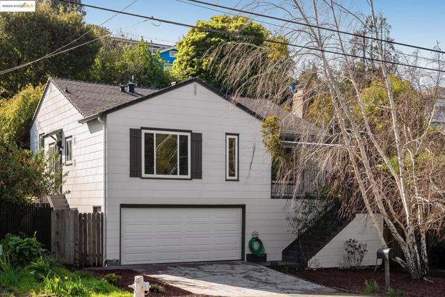279 Pomona Street, Crockett CA: https://media.crmls.org/mediaz/729583fd-4084-462e-9279-af8659774b03.jpg