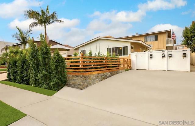 1816 Diamond, San Diego CA: https://media.crmls.org/mediaz/729597d5-de78-4df2-80e7-9825dc51213d.jpg