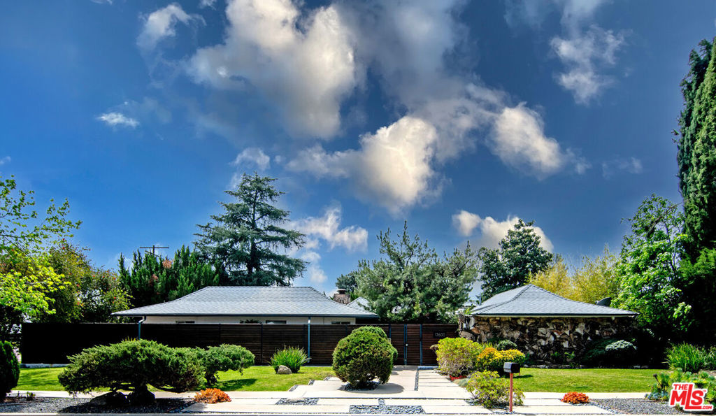 17600 Lemarsh Street