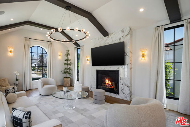 521 N Formosa Avenue, Los Angeles CA: https://media.crmls.org/mediaz/7296c09f-597a-4e4b-9168-8c72f811cd1e.jpg