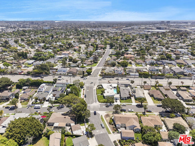 7801 Flight Avenue, Los Angeles CA: https://media.crmls.org/mediaz/7297a4ee-f4d8-413b-8044-52ab9b8aeb93.jpg