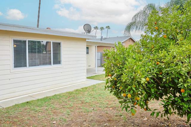 819 Daisy St, Escondido CA: https://media.crmls.org/mediaz/7297b8ea-2e16-4b5d-ab2b-f1c1a037c8cd.jpg