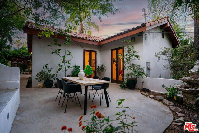4559 E Rose Hill Drive, Los Angeles CA: https://media.crmls.org/mediaz/72988964-c641-4137-a53c-eb1489da164d.jpg