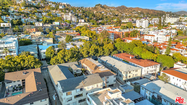 8218 De Longpre Avenue, West Hollywood CA: https://media.crmls.org/mediaz/7298df57-f6aa-4c26-bd22-bce4b81599a6.jpg