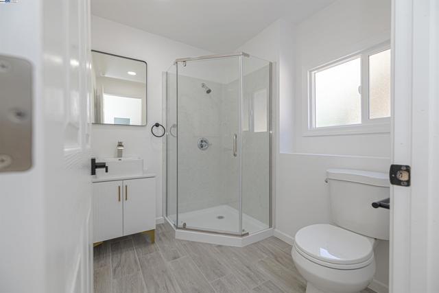 4015 SAN JUAN ST, Oakland CA: https://media.crmls.org/mediaz/7298ead2-b98b-4469-a927-46b9985a4bd3.jpg