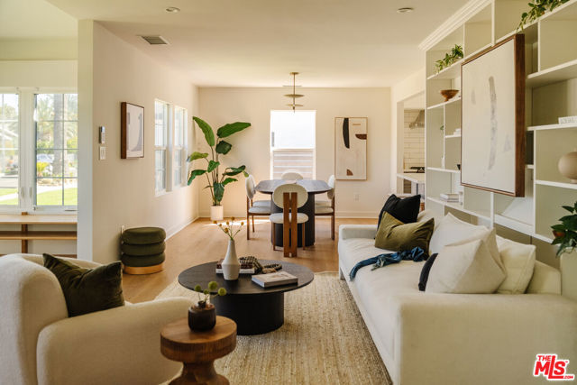 2709 S Harcourt Avenue, Los Angeles CA: https://media.crmls.org/mediaz/729955b4-a66a-44f0-82e5-b0d2eaa26ea7.jpg
