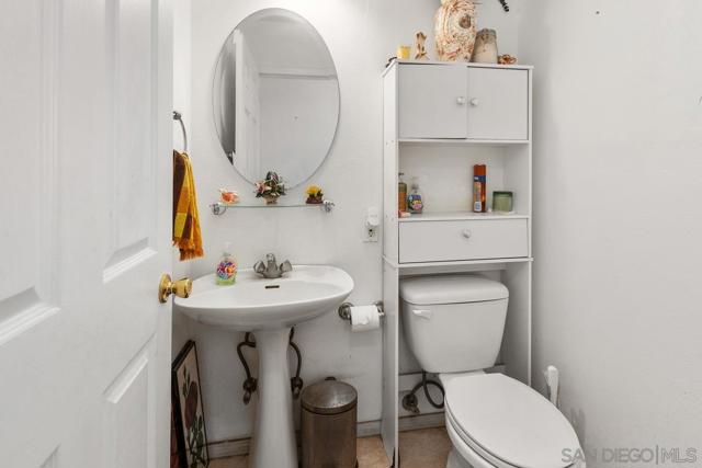 4816 Redondo Dr, La Mesa CA: https://media.crmls.org/mediaz/72999b41-25e2-4103-b4e5-91a9d33e7e4a.jpg