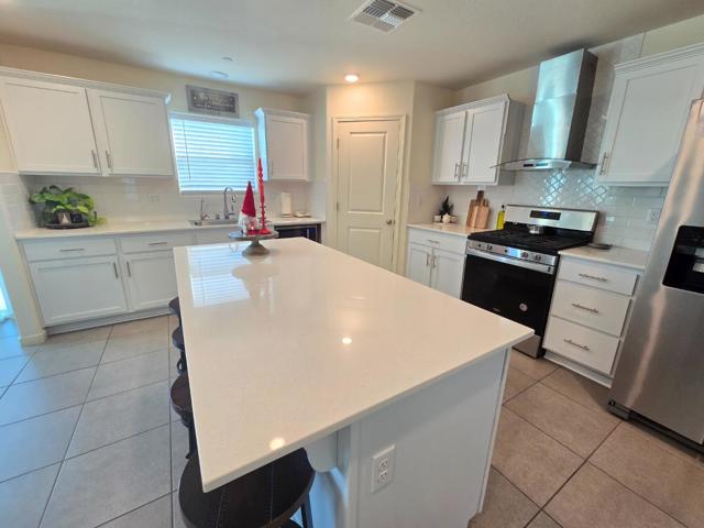 256 San Pelmo Court, Los Banos CA: https://media.crmls.org/mediaz/7299e490-55ea-49be-968f-d9c4f39f1729.jpg