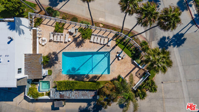 11856 Beach Club Way, Malibu CA: https://media.crmls.org/mediaz/7299e772-dfef-40e7-ba9a-fa6fe55c62df.jpg