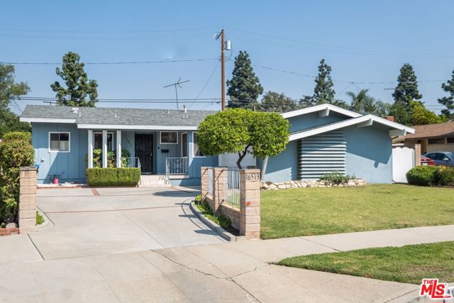 Photo of 16513 Kingsbury Street, Granada Hills, CA 91344