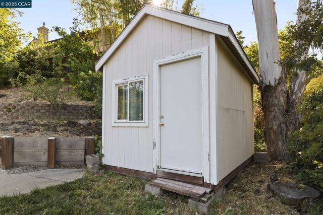 3348 Betty Ln, Lafayette CA: https://media.crmls.org/mediaz/729a4266-c561-4ede-8c0d-a0983176e0cf.jpg