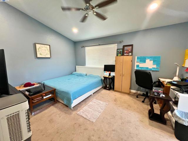 85 Phillips Ct, Tracy CA: https://media.crmls.org/mediaz/729a8f8e-5d68-48b2-84e8-f7c1750b9c24.jpg