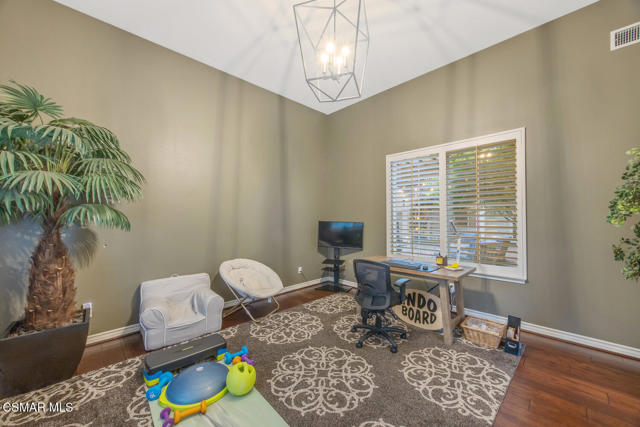 5419 Via Olas, Newbury Park CA: https://media.crmls.org/mediaz/729aa372-b298-48d0-a3d0-4f5347e2e07f.jpg