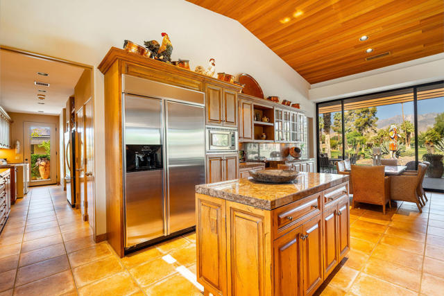 37551 Thompson Road, Rancho Mirage CA: https://media.crmls.org/mediaz/729b1ffd-f119-440f-a81f-8cb3a239615d.jpg