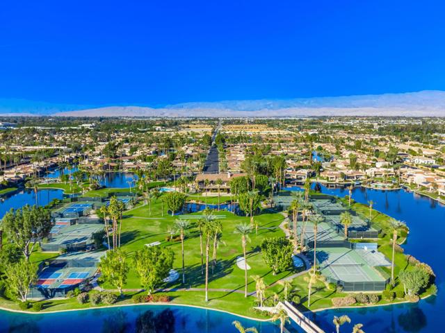 153 Lake Shore Drive, Rancho Mirage CA: https://media.crmls.org/mediaz/729b64fb-80af-4458-b186-848b49dc9568.jpg