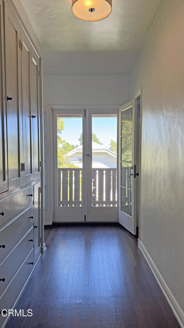 Detail Gallery Image 10 of 15 For 400 S Meridith Ave, Pasadena,  CA 91106 - 4 Beds | 2 Baths