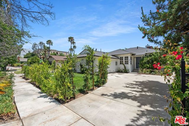 6916 Bellingham Avenue, North Hollywood CA: https://media.crmls.org/mediaz/729b9f83-9172-4987-a19d-705d9c463a57.jpg