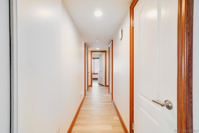 6433 La Paloma Street, Carlsbad CA: https://media.crmls.org/mediaz/729c036e-e068-402e-8c50-9890670a5018.jpg