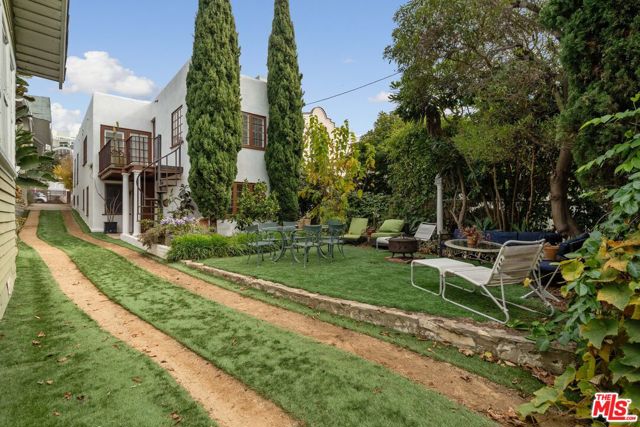 2116 3rd Street, Santa Monica CA: https://media.crmls.org/mediaz/729c5387-5d64-4515-9fa2-031f9ffa5d3a.jpg