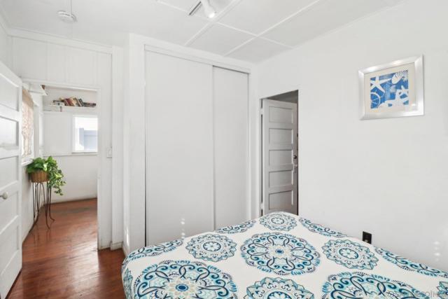 719 Jersey Ct, San Diego CA: https://media.crmls.org/mediaz/729c5ae7-43fb-4933-9942-ea2af44362a8.jpg