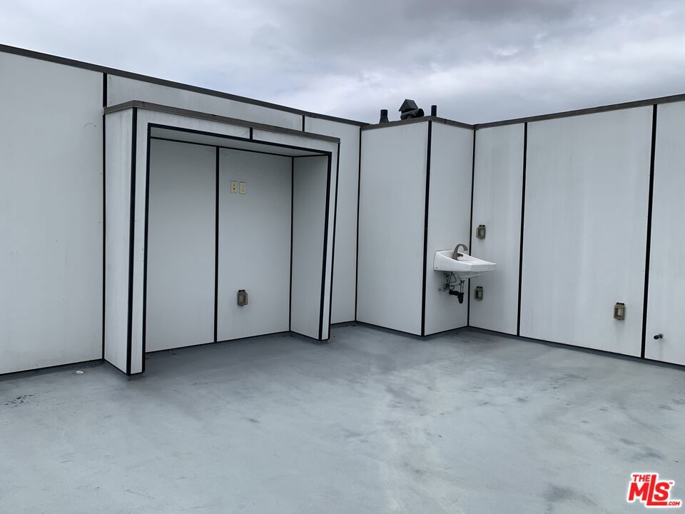 https://media.crmls.org/mediaz/729ca529-6601-4465-9ebd-ee9877aeff00.jpg?preset=X-Large