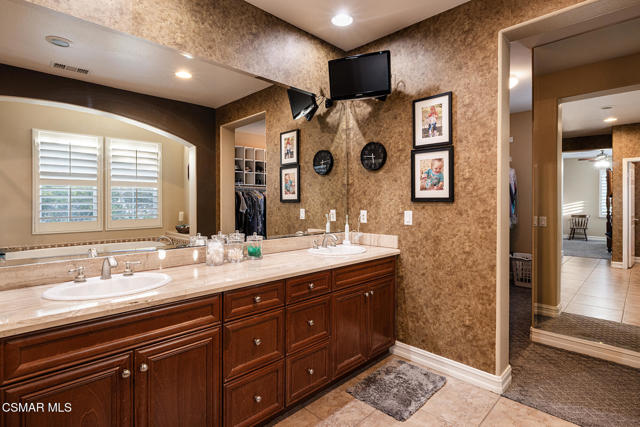 5019 Corral Street, Simi Valley CA: https://media.crmls.org/mediaz/729d29c9-2471-47cd-8611-4d0f3691a7bb.jpg